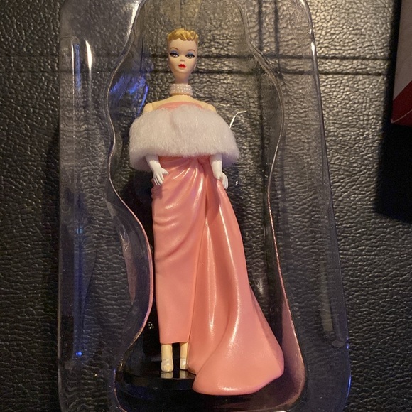 Hallmark Barbie Keepsake Ornament ✨firm unless bundled✨ - Picture 4 of 4